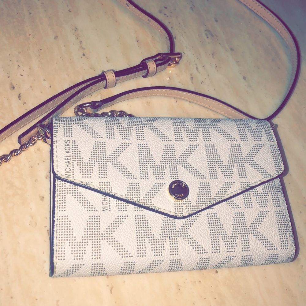 Crossbody - Picture 2 of 4